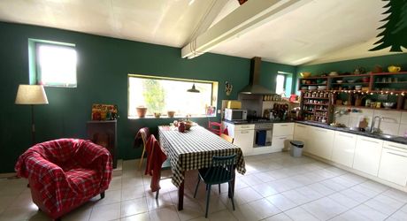 For sale, sector Coeur de Causse, real estate nestled in lush greenery, ideal for family project or potential tourist accommodation.