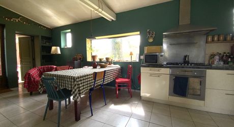 For sale, sector Coeur de Causse, real estate nestled in lush greenery, ideal for family project or potential tourist accommodation.