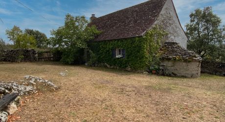 Secteur Gramat, très belle propriété avec vue panoramique, 2,59 hectares de terrain, dépendance et piscine 