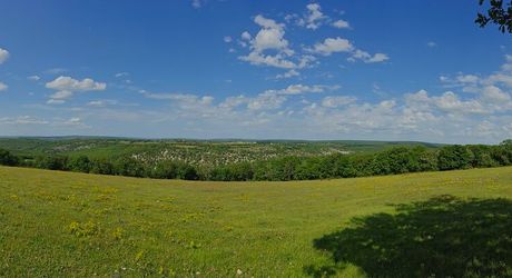 Secteur Gramat, très belle propriété avec vue panoramique, 2,59 hectares de terrain, dépendance et piscine 