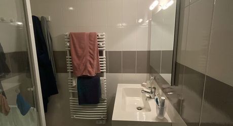 Secteur Bretenoux, maison de village entièrement restaurée avec cour et balcon