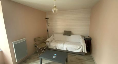 Secteur Bretenoux, maison de village entièrement restaurée avec cour et balcon