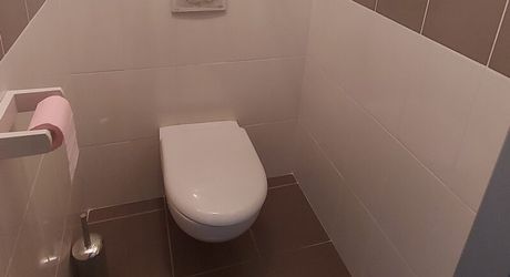 Secteur Bretenoux, maison de village entièrement restaurée avec cour et balcon