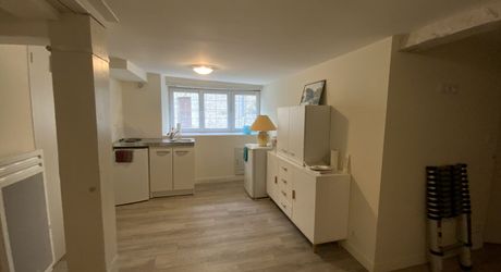 Secteur Bretenoux, maison de village entièrement restaurée avec cour et balcon