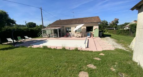 Secteur Gramat  Maison de plain-pied, 3 chambres, 1352 m2 de terrain, Piscine 