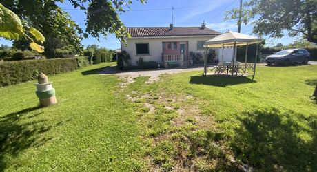 Secteur Gramat  Maison de plain-pied, 3 chambres, 1352 m2 de terrain, Piscine 