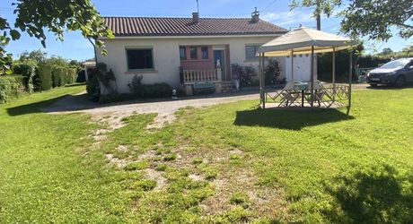 Secteur Gramat  Maison de plain-pied, 3 chambres, 1352 m2 de terrain, Piscine 