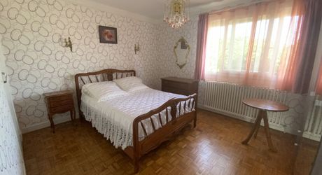 A vendre secteur Gramat maison individuelle proche de toutes les commodités, Jardin, 3 chambres, garage 