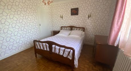 A vendre secteur Gramat maison individuelle proche de toutes les commodités, Jardin, 3 chambres, garage 