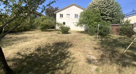 A vendre secteur Gramat maison individuelle proche de toutes les commodités, Jardin, 3 chambres, garage 