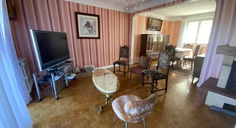 A vendre secteur Gramat maison individuelle proche de toutes les commodités, Jardin, 3 chambres, garage 