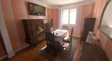A vendre secteur Gramat maison individuelle proche de toutes les commodités, Jardin, 3 chambres, garage 