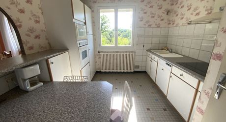 A vendre secteur Gramat maison individuelle proche de toutes les commodités, Jardin, 3 chambres, garage 