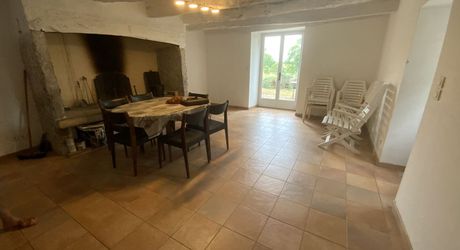 Secteur Gramat, entre pierre et nature, domaine du XVIIIᵉ siècle sur 7 hectares avec grange et piscine.