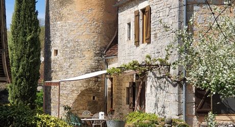 Secteur Gramat, entre pierre et nature, domaine du XVIIIᵉ siècle sur 7 hectares avec grange et piscine.