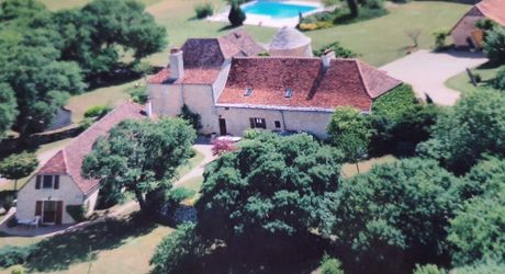 Secteur Gramat, entre pierre et nature, domaine du XVIIIᵉ siècle sur 7 hectares avec grange et piscine.