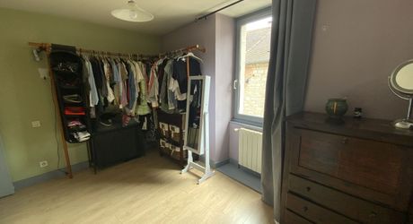 Gramat centre – Maison en pierre de caractère avec agréable cour, commerces à pied.
