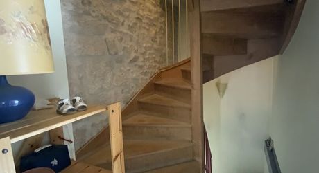 Gramat centre – Maison en pierre de caractère avec agréable cour, commerces à pied.