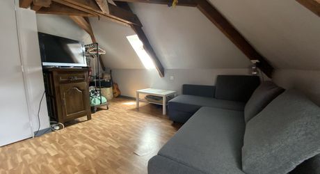 Gramat centre – Maison en pierre de caractère avec agréable cour, commerces à pied.