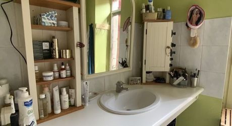 Gramat centre – Maison en pierre de caractère avec agréable cour, commerces à pied.