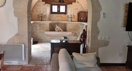 Gramat sector – Authentic Quercy longère in a preserved environment.