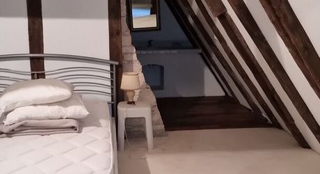 Gramat sector – Authentic Quercy longère in a preserved environment.
