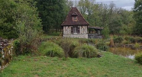 Gramat sector – Authentic Quercy longère in a preserved environment.