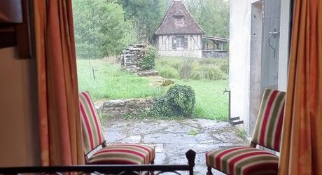 Gramat sector – Authentic Quercy longère in a preserved environment.