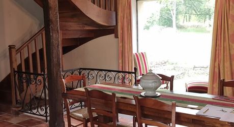 Gramat sector – Authentic Quercy longère in a preserved environment.