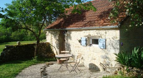 Secteur Gramat, maison de caractère du XIXe siècle avec piscine, dépendances et grange réhabilitable.