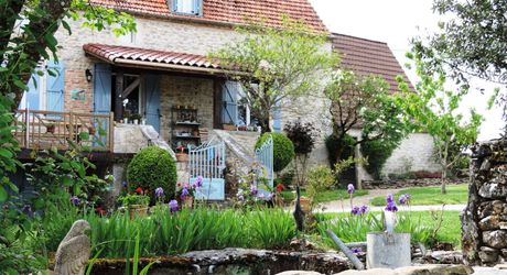 Secteur Gramat, maison de caractère du XIXe siècle avec piscine, dépendances et grange réhabilitable.