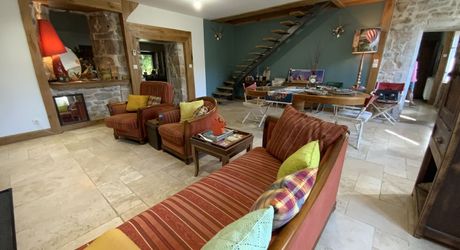 Gramat, propriété de caractère XVIIIe + dépendances. Jardin 720 M²