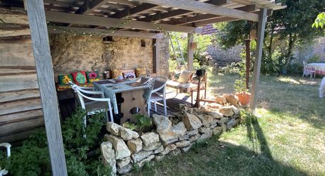 Gramat, propriété de caractère XVIIIe + dépendances. Jardin 720 M²
