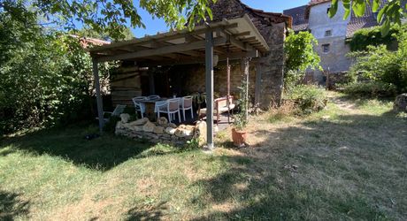 Gramat, propriété de caractère XVIIIe + dépendances. Jardin 720 M²
