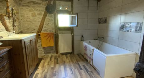 Gramat, propriété de caractère XVIIIe + dépendances. Jardin 720 M²