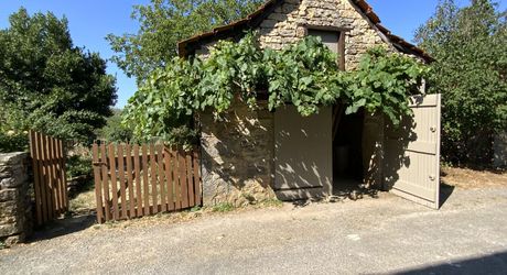 Gramat, propriété de caractère XVIIIe + dépendances. Jardin 720 M²