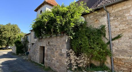 Gramat, propriété de caractère XVIIIe + dépendances. Jardin 720 M²