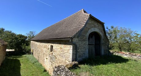  Secteur Gramat – Deux belles granges en pierre à réhabiliter, dans un environnement de charme