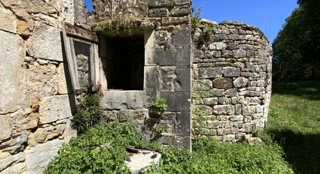  Secteur Gramat – Deux belles granges en pierre à réhabiliter, dans un environnement de charme