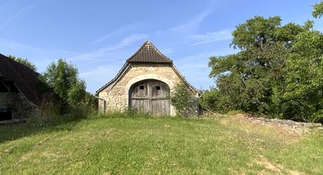  Secteur Gramat – Deux belles granges en pierre à réhabiliter, dans un environnement de charme