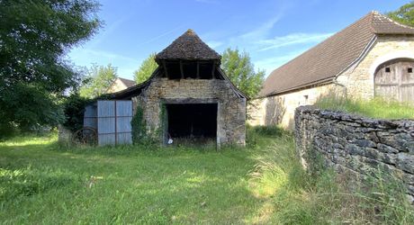  Secteur Gramat – Deux belles granges en pierre à réhabiliter, dans un environnement de charme