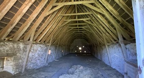  Secteur Gramat – Deux belles granges en pierre à réhabiliter, dans un environnement de charme