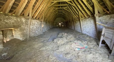  Secteur Gramat – Deux belles granges en pierre à réhabiliter, dans un environnement de charme