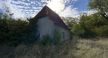 Secteur Coeur de Causse: Maison avec studio indépendant et 8 953 m² de terrain, beau potentiel