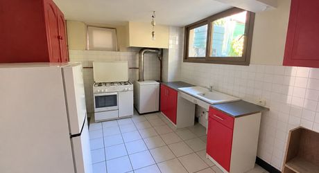 Gramat sector – Charming village house with 3 bedrooms, garden and independent land