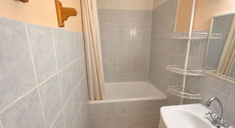 Gramat sector – Charming village house with 3 bedrooms, garden and independent land