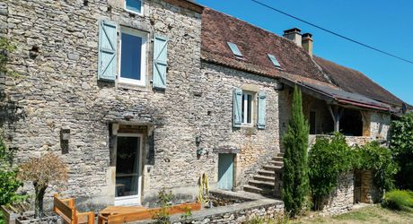 GOURDON- Ravissante maison en pierre restaurée – 180 m² habitables – Terrain de 7000 m² – Vue dégagée