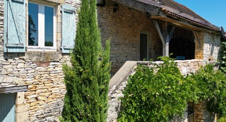 GOURDON- Ravissante maison en pierre restaurée – 180 m² habitables – Terrain de 7000 m² – Vue dégagée