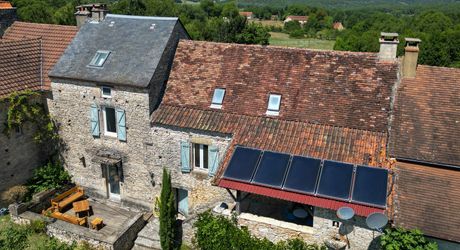 GOURDON- Ravissante maison en pierre restaurée – 180 m² habitables – Terrain de 7000 m² – Vue dégagée