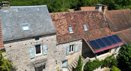 GOURDON- Ravissante maison en pierre restaurée – 180 m² habitables – Terrain de 7000 m² – Vue dégagée